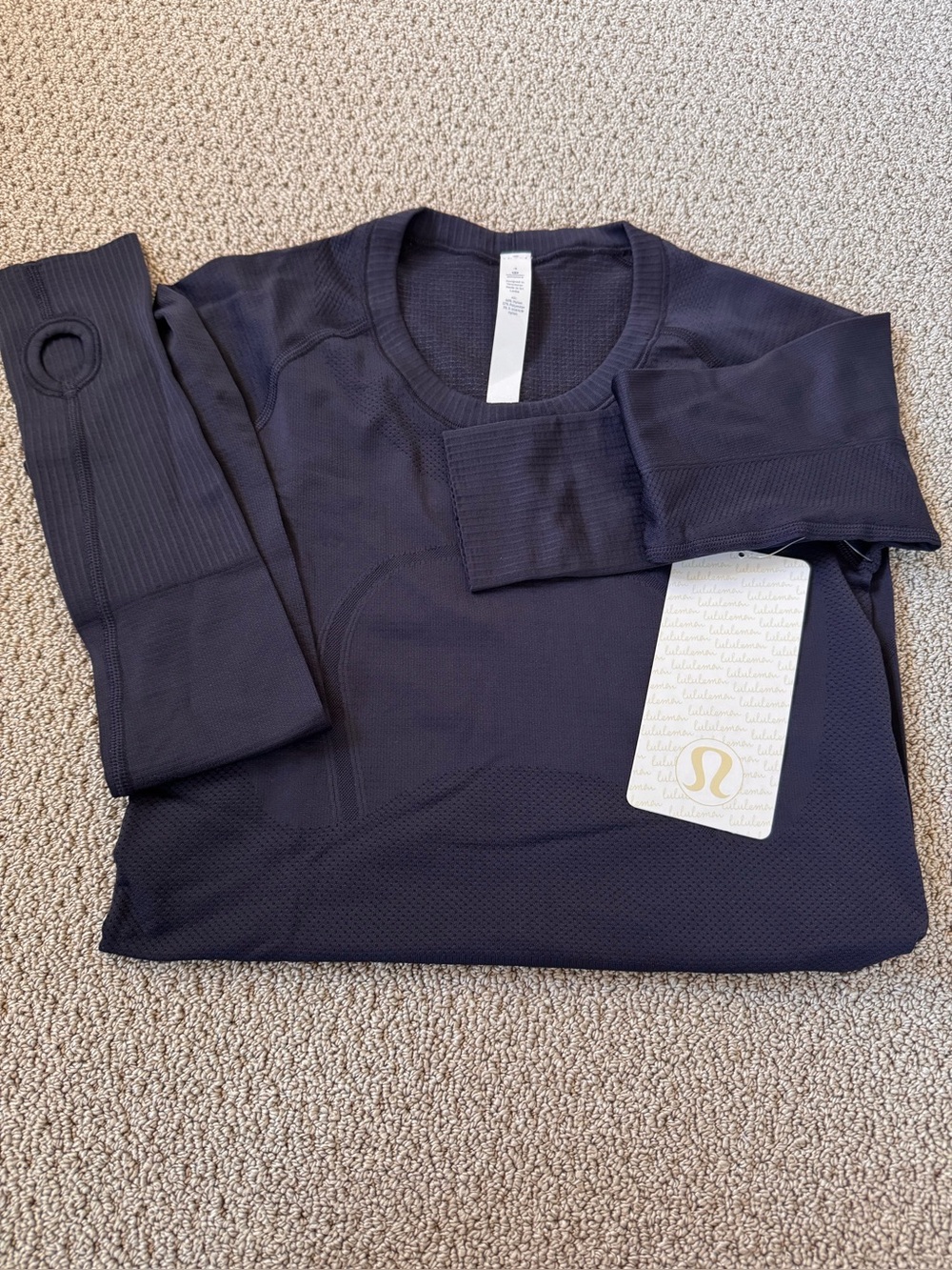 BNWT Lululemon Swiftly Tech Long Sleeve Crew; hip length. In Midnight Navy Sz 4